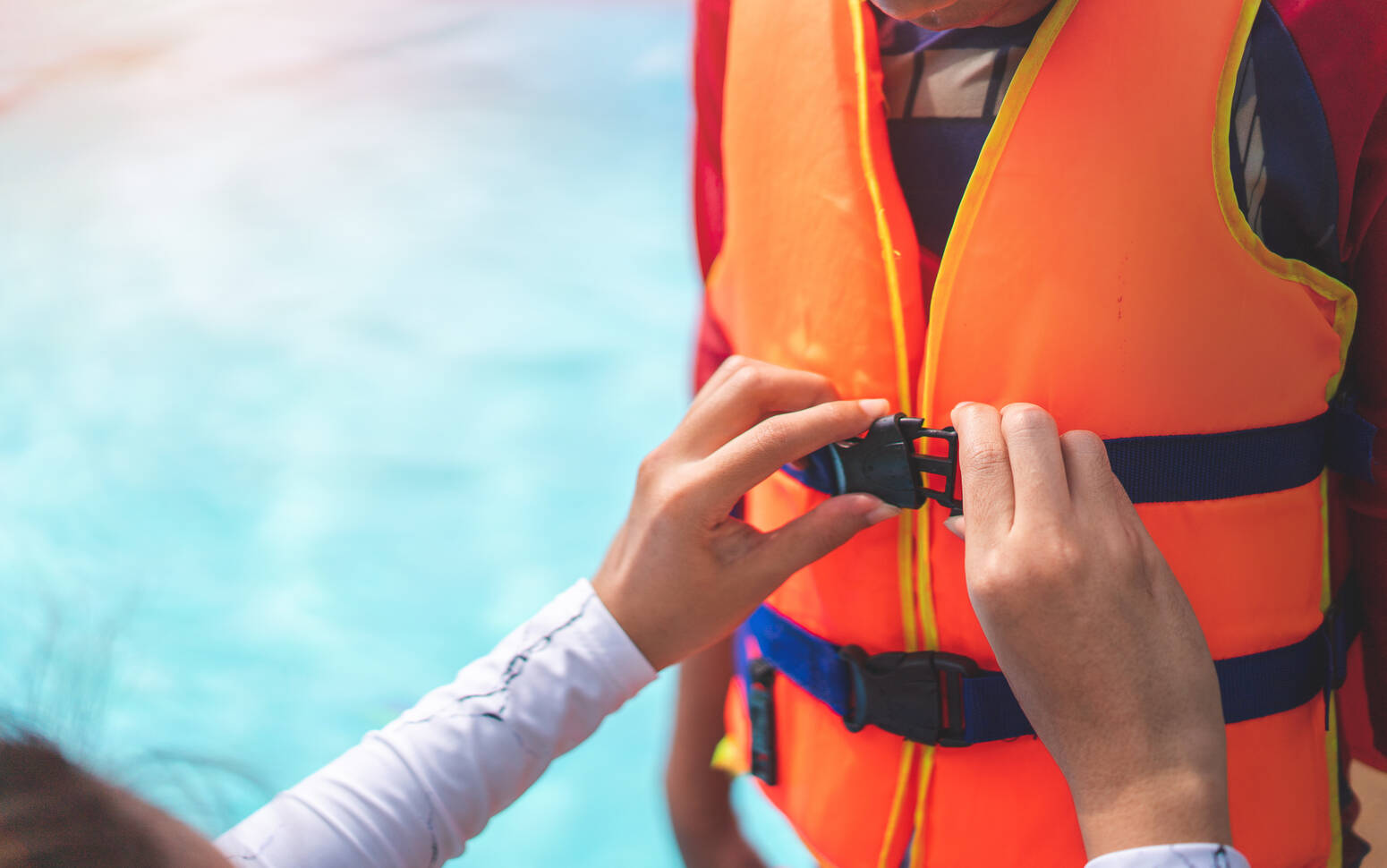 parent-buckling-lifejacket