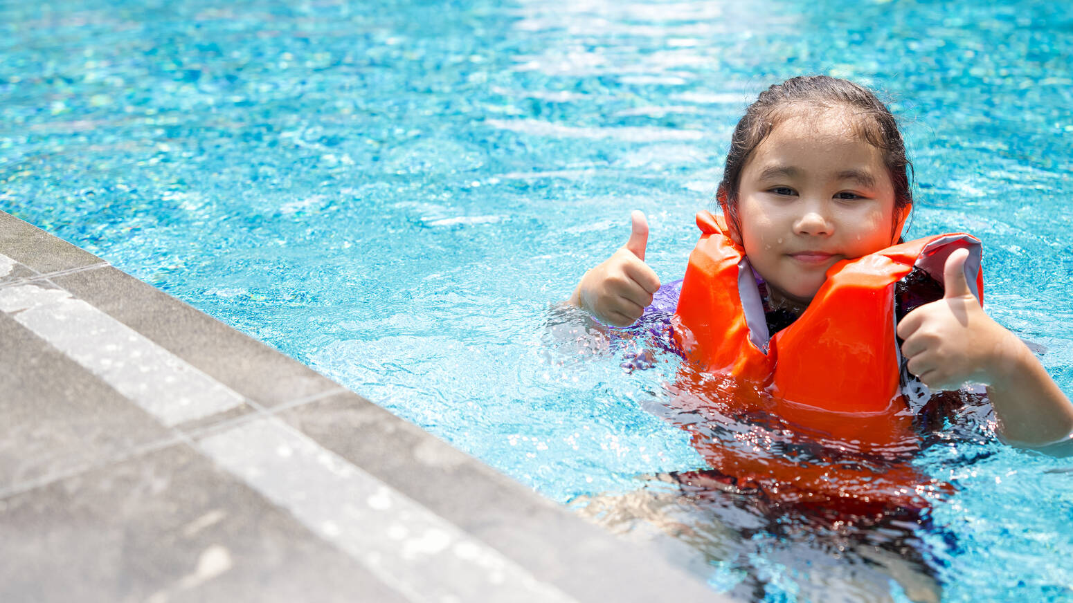 chld-wearing-life-jacket