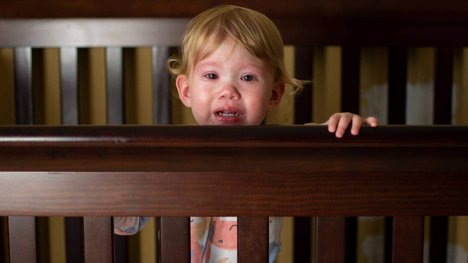 child-standing-in-crib