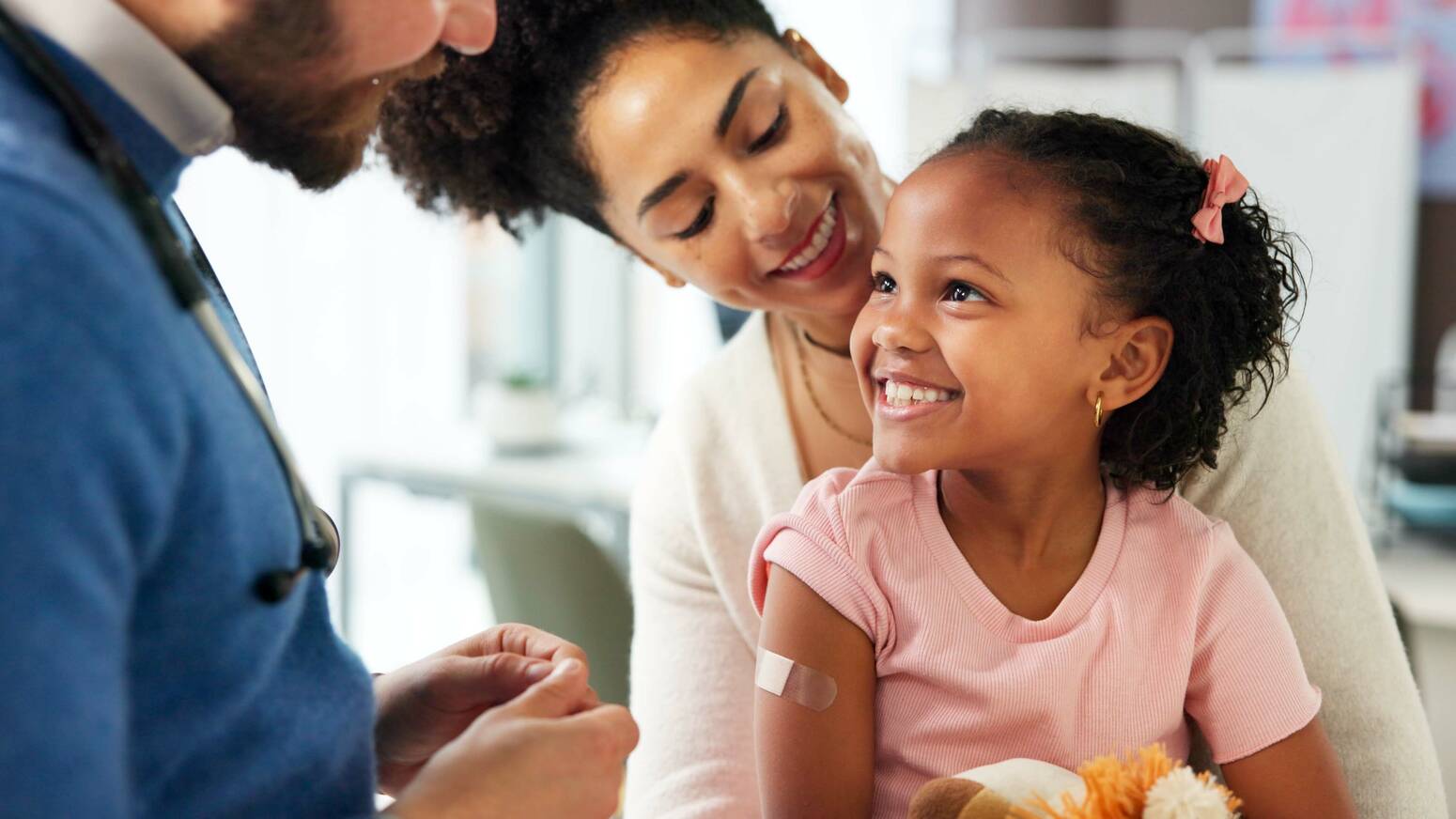 child-smiling-at-doctor
