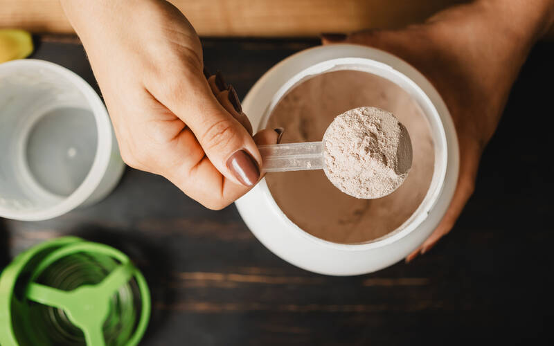 scoop-of-protein-powder