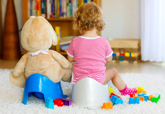 Child_sitting_on_chair