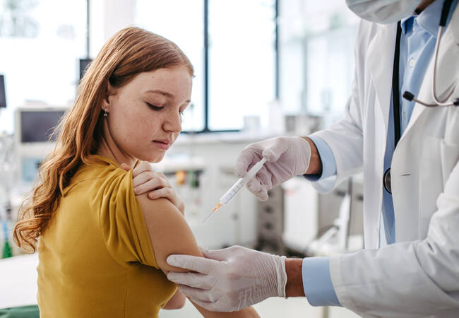 Child_with_vaccine