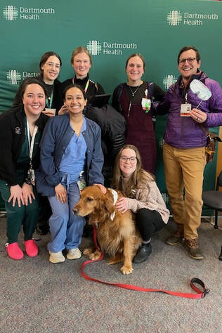 Pediatric residents pose with a therapy dog