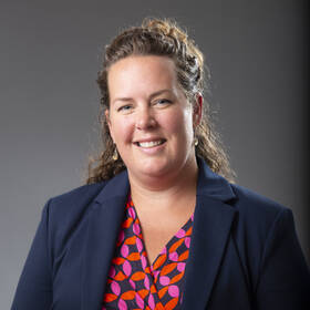 Holly Gaspar Headshot